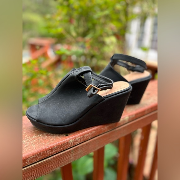 Black Forever. Brand Wedge Heels with ankle Strap - Picture 4 of 5